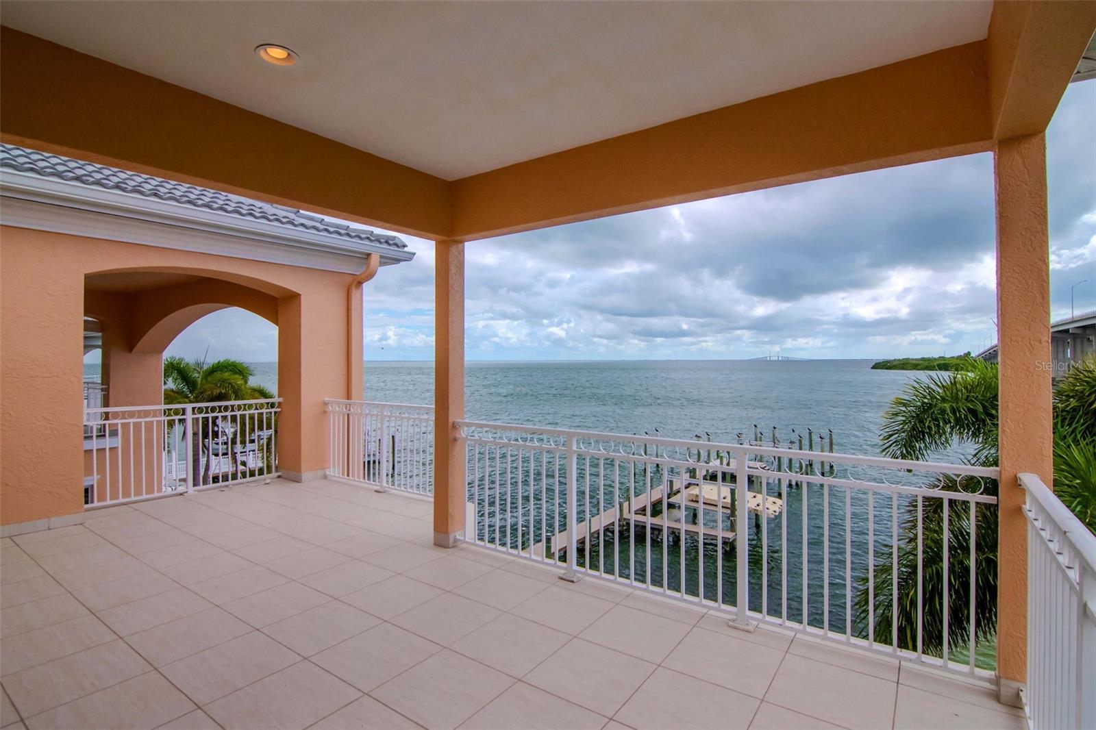 PARADISE POINTE - Residential