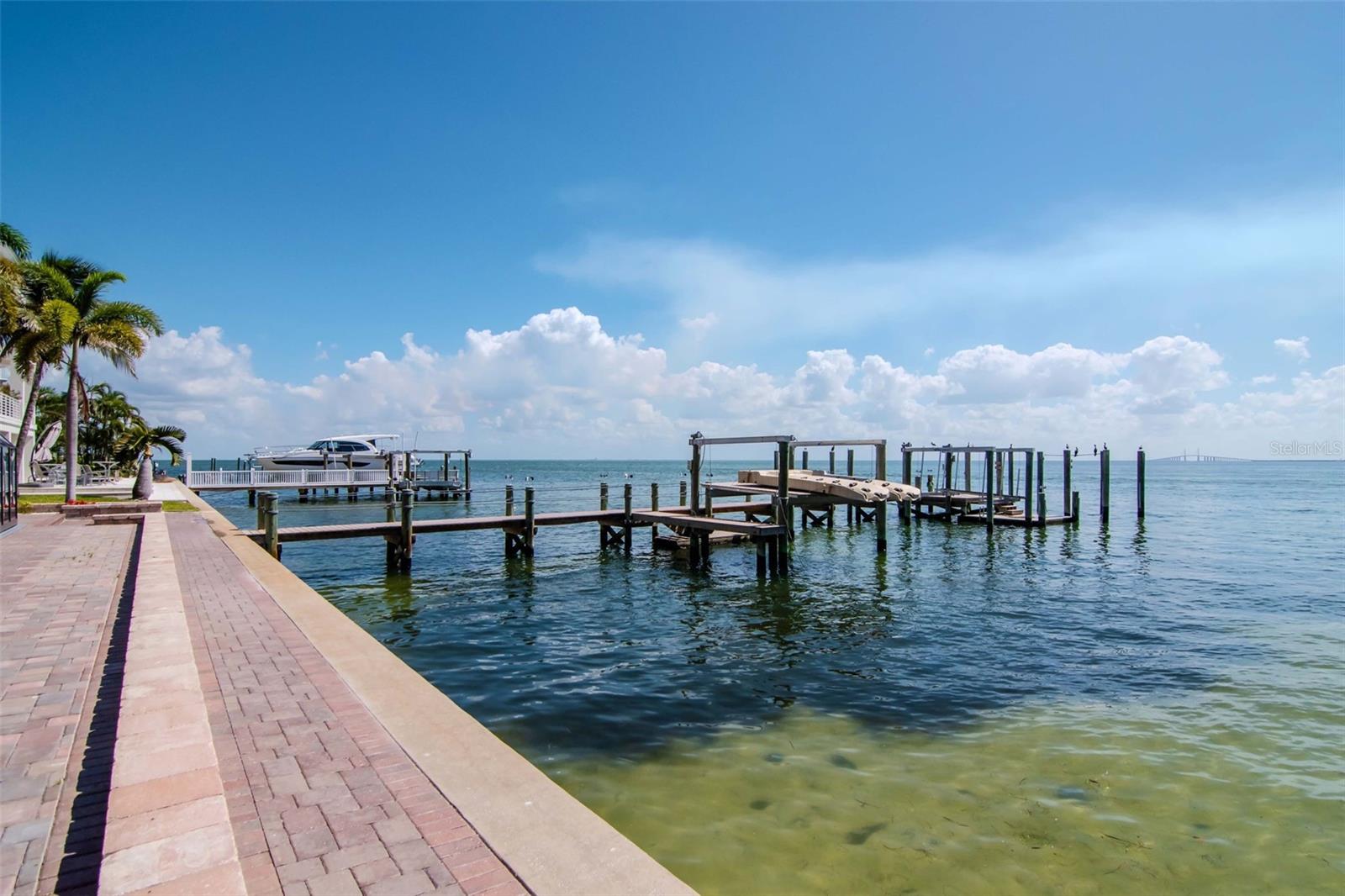 PARADISE POINTE - Residential