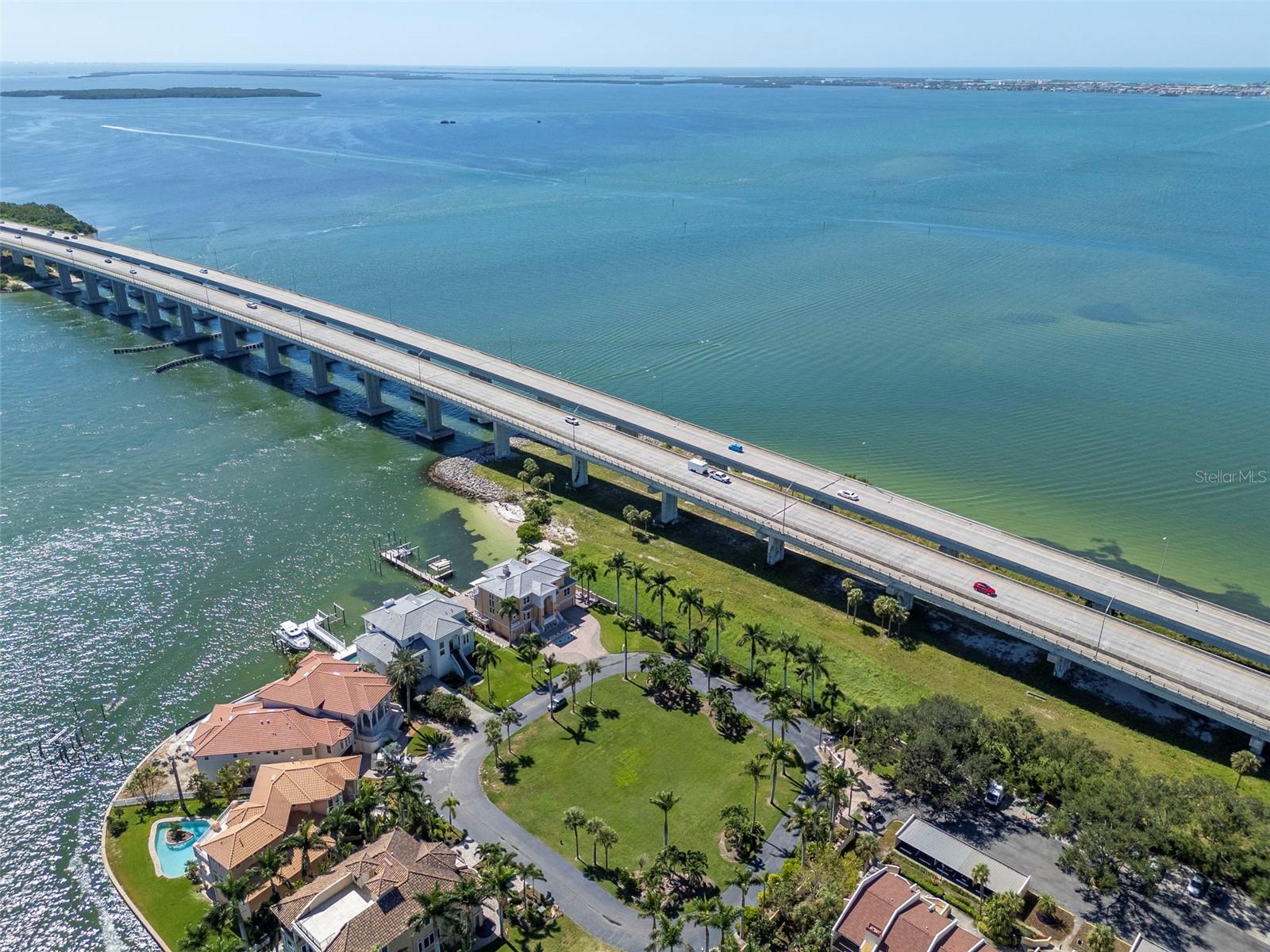 PARADISE POINTE - Residential