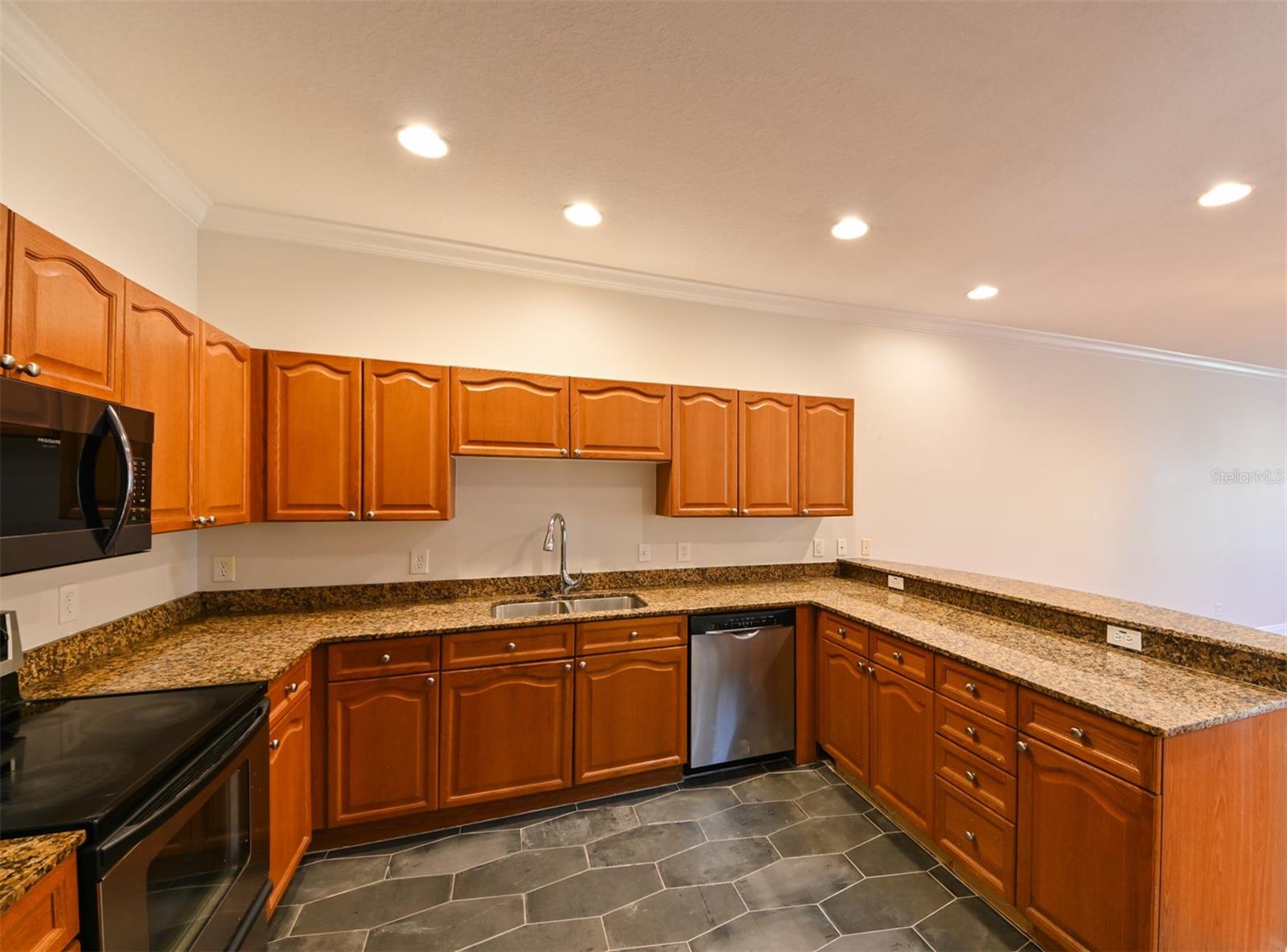277 VALENCIA CIRCLE