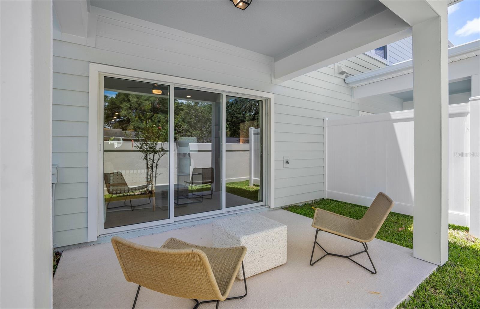 OVIEDO SQUARE - Residential