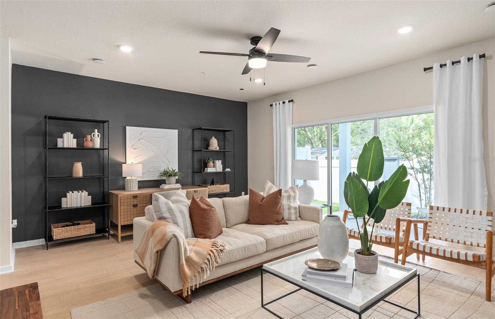 OVIEDO SQUARE - Residential