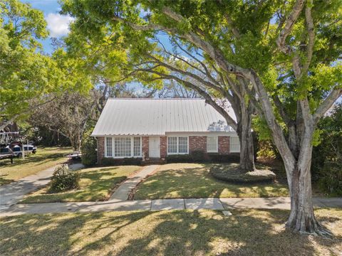 Photo of 502 Hillcrest Avenue, Tarpon Springs, FL 34689 (MLS # W7884179)