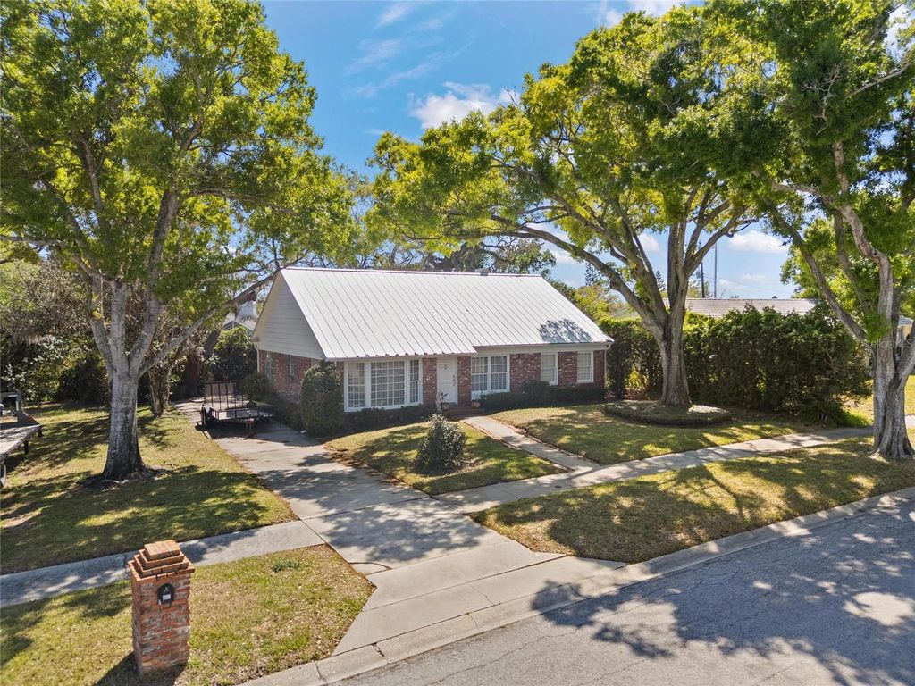 Photo of 502 Hillcrest Avenue, Tarpon Springs, FL 34689 (MLS # W7884179)