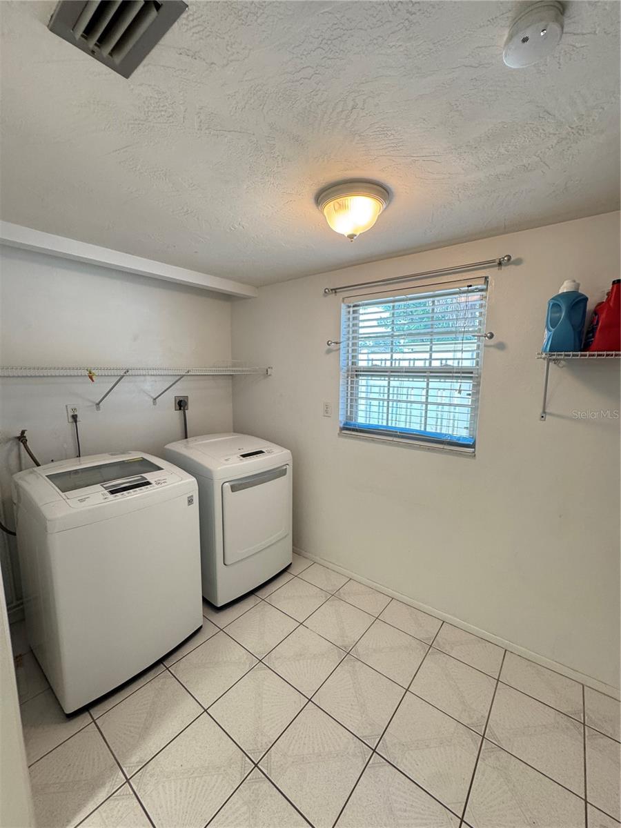 PALM TERRACE ESTATES - Residential Lease