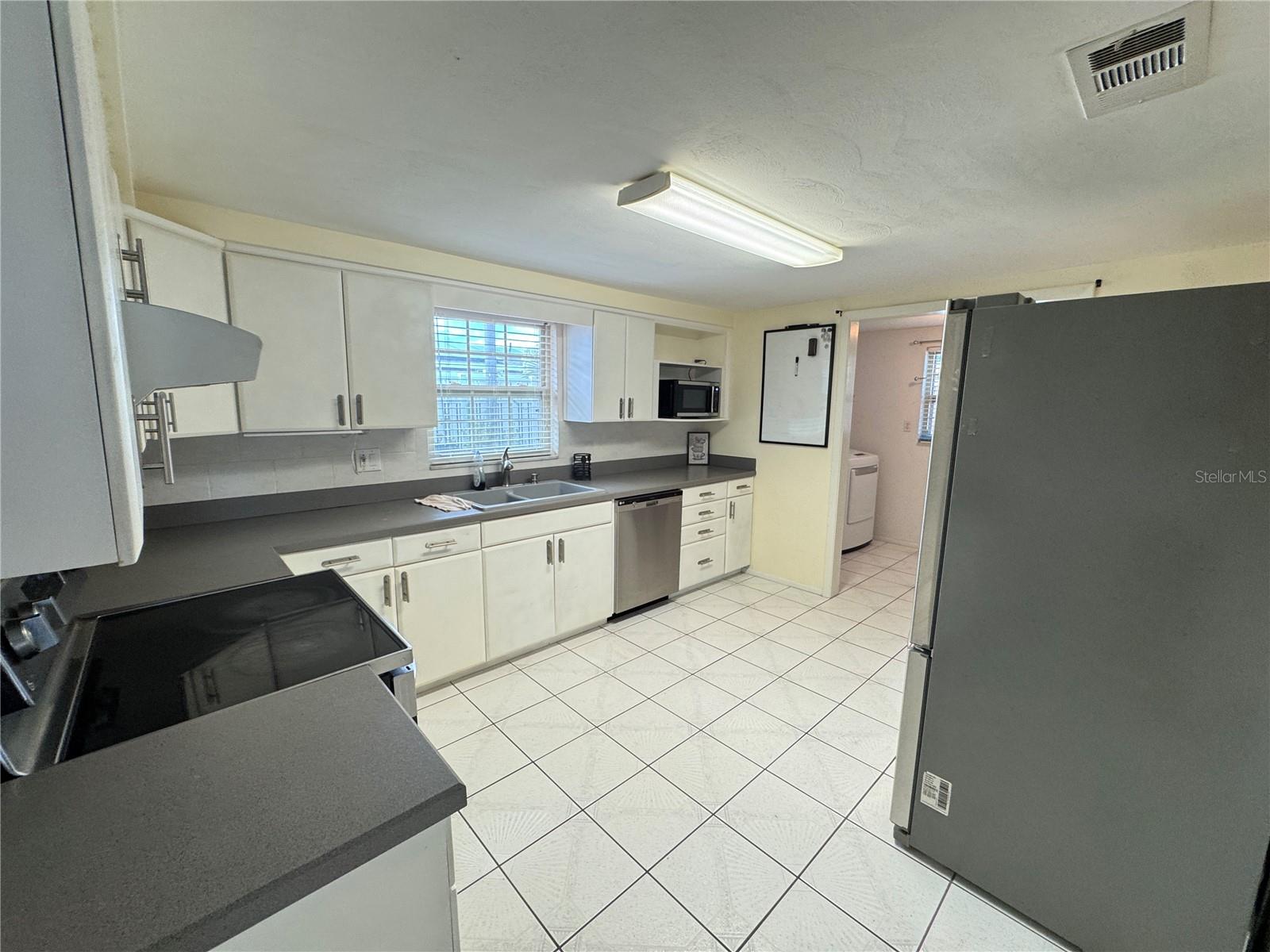 PALM TERRACE ESTATES - Residential Lease