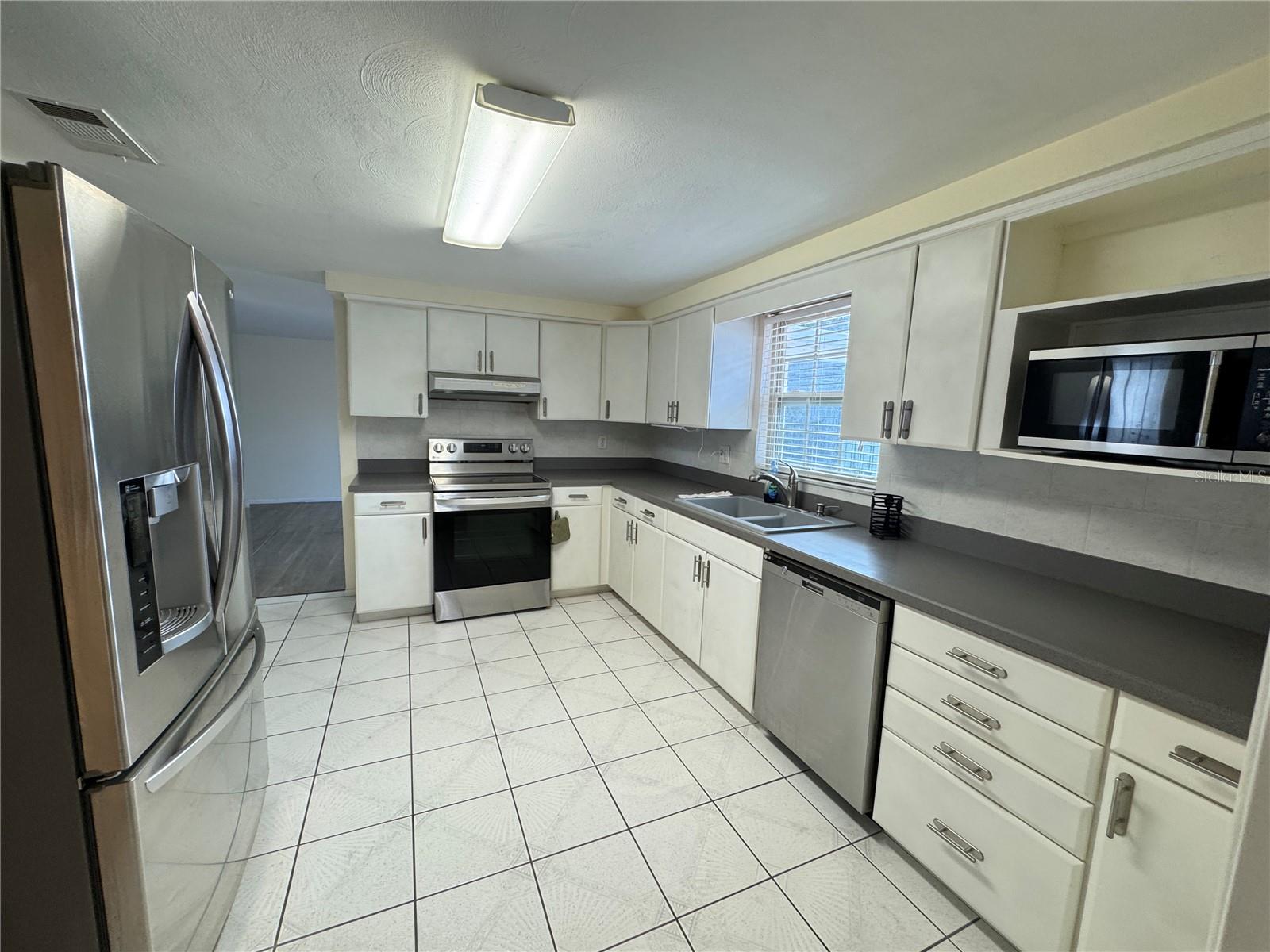 PALM TERRACE ESTATES - Residential Lease