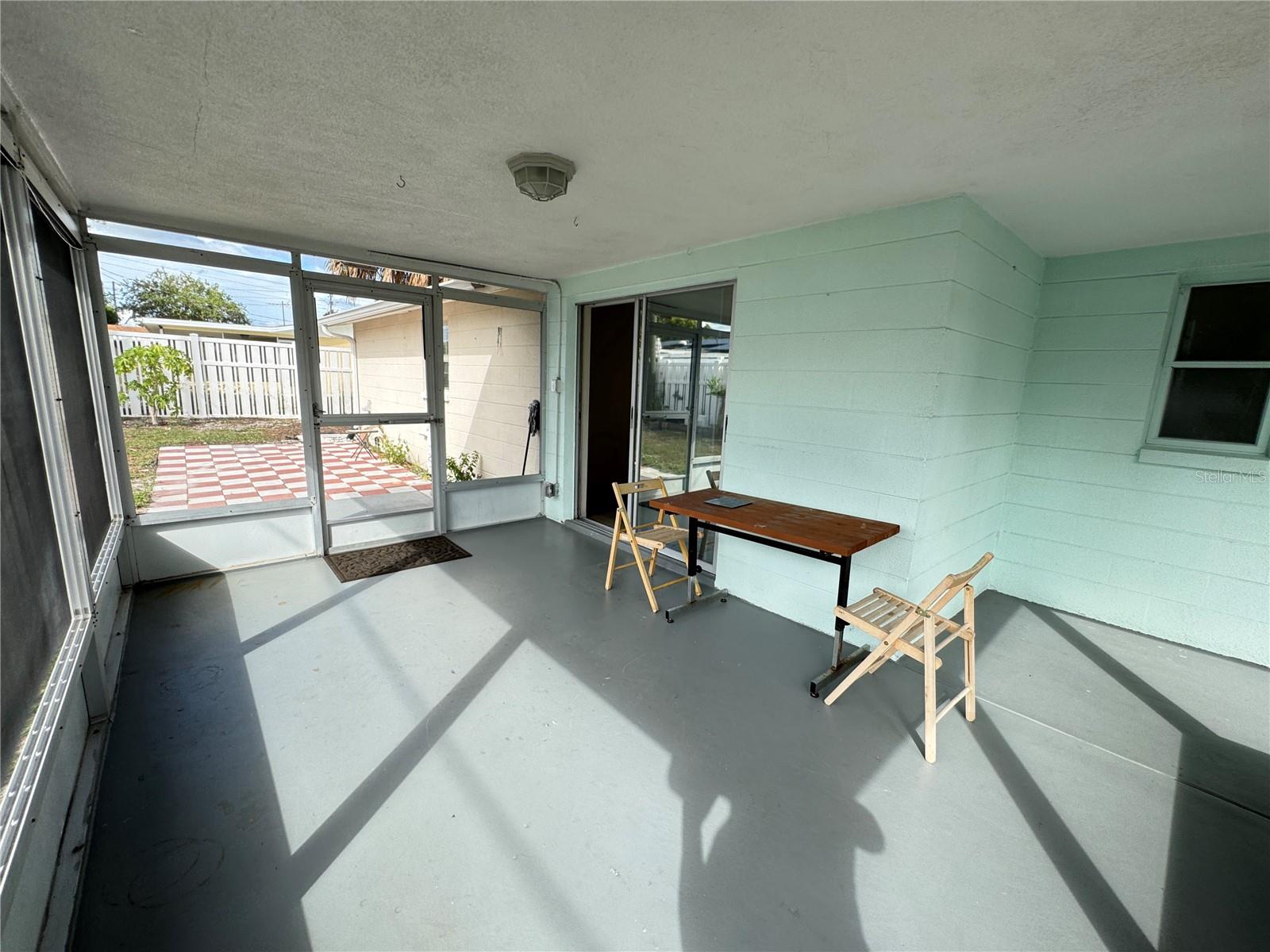 PALM TERRACE ESTATES - Residential Lease