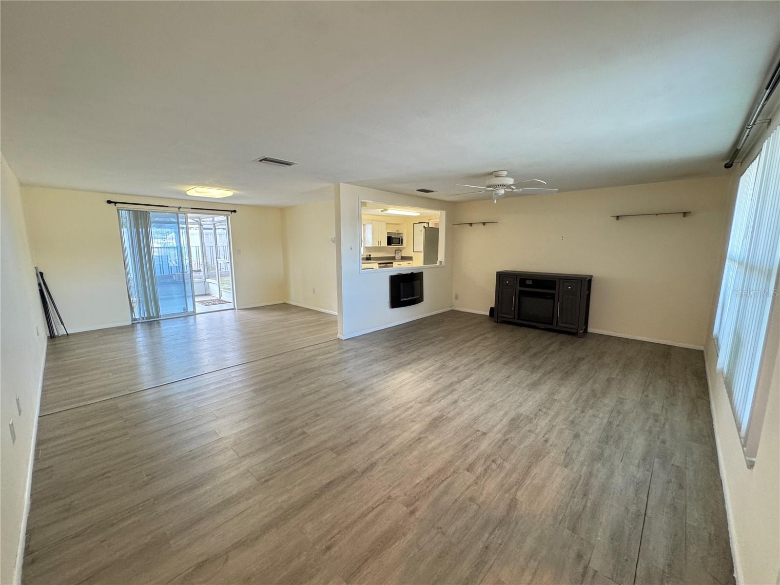 PALM TERRACE ESTATES - Residential Lease