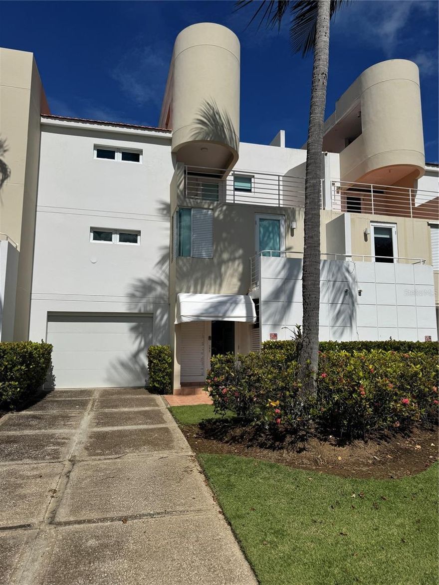 Experience unparalleled elegance in this stunning four-story villa located in the exclusive Villas de Golf Oeste community. This spacious, sunlit home boasts an open-concept layout, four en-suite bedrooms, a dedicated laundry room, and generous outdoor living spaces, which include two balconies and two terraces. The top-floor terrace is ready for an outdoor kitchen, making it ideal for entertaining. Additional highlights include: A private covered garage for one car, plus two additional parking spaces.Quick and easy access to the beach. An exclusive gated community with top-tier amenities.