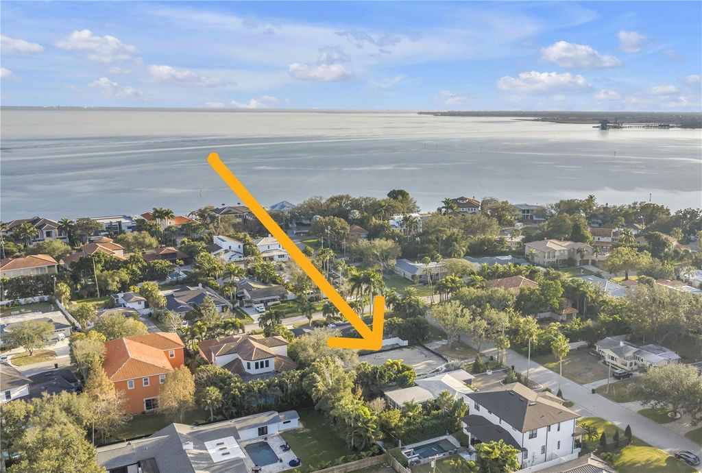 Photo of 211 Toledo Way NE, St Petersburg, FL 33704 (MLS # TB8471604)