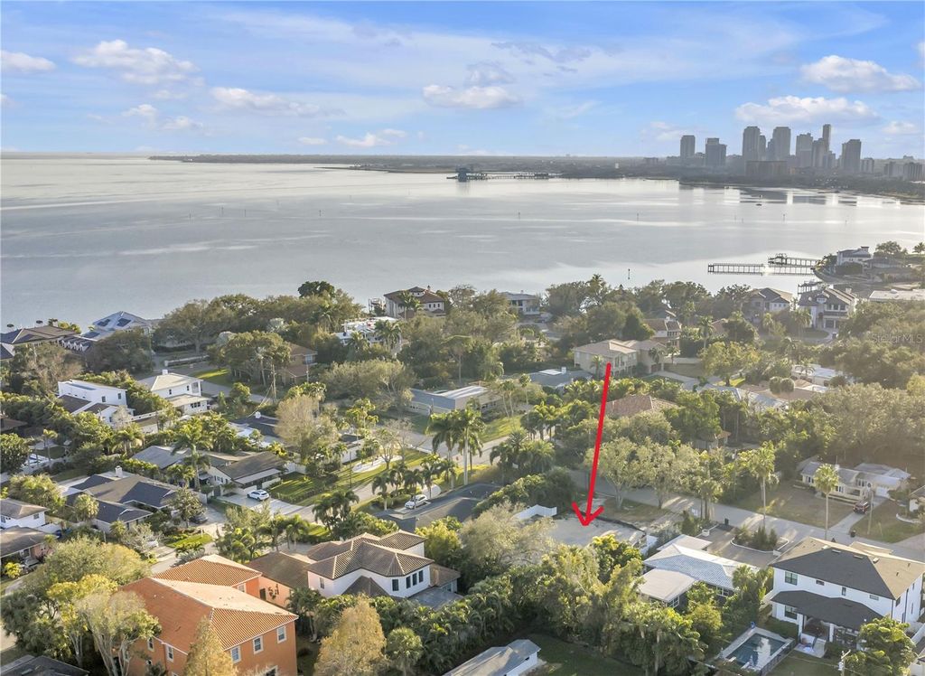 Photo of 211 Toledo Way NE, St Petersburg, FL 33704 (MLS # TB8471604)