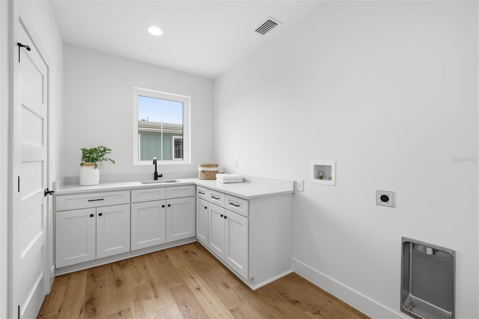 ALBANY WALK TOWNHOMES - Residential