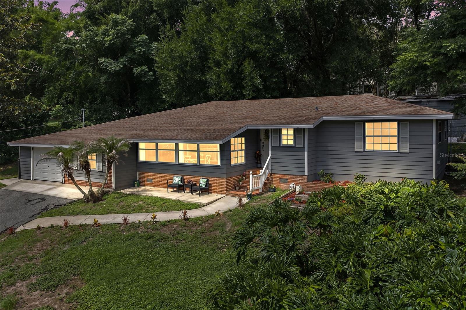 1811 HILLTOP DRIVE