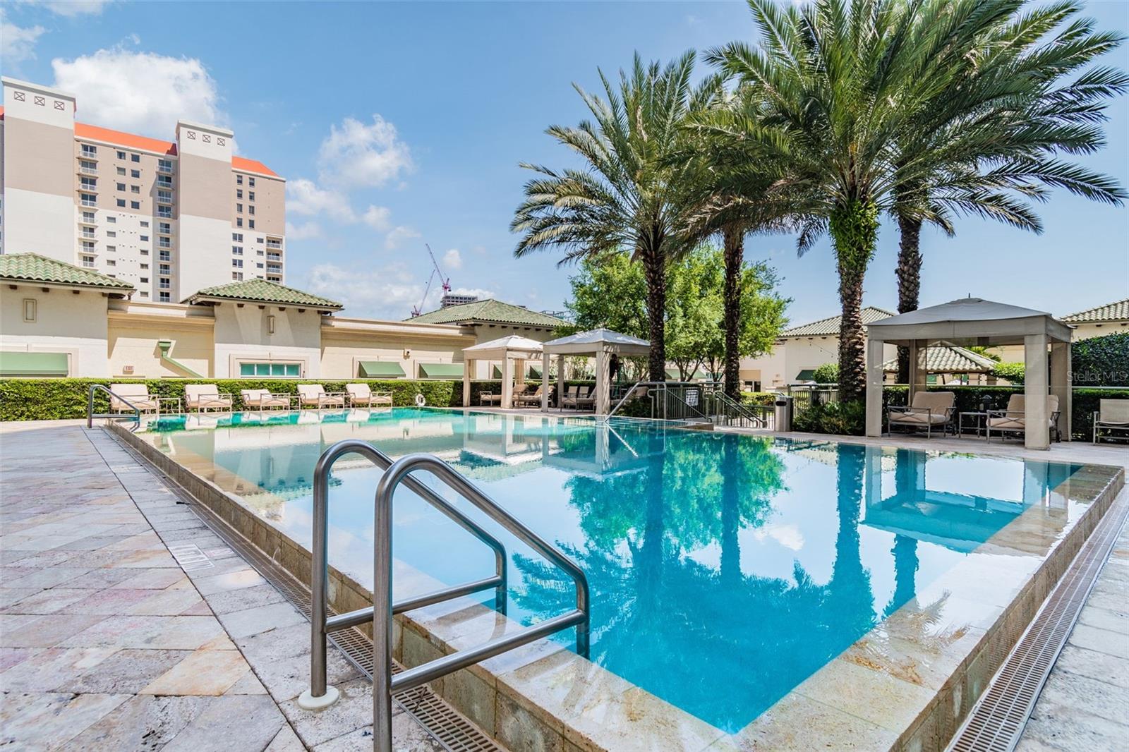 THE PLAZA HARBOUR ISLAND A CON - Residential