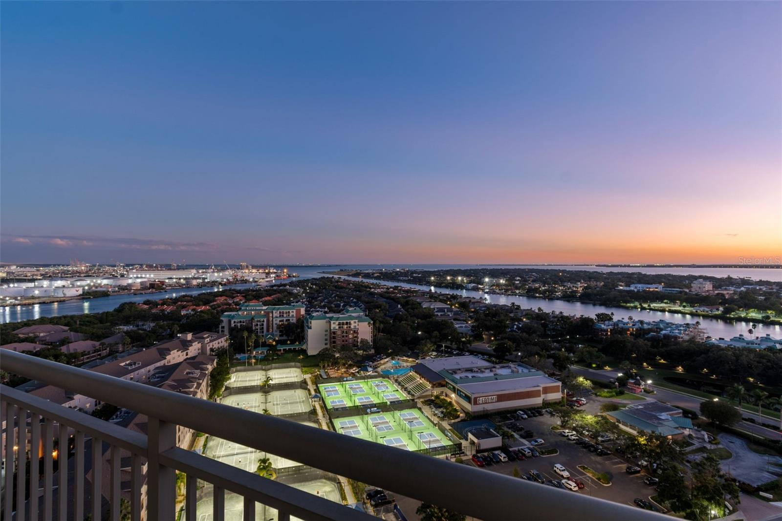 THE PLAZA HARBOUR ISLAND A CON - Residential