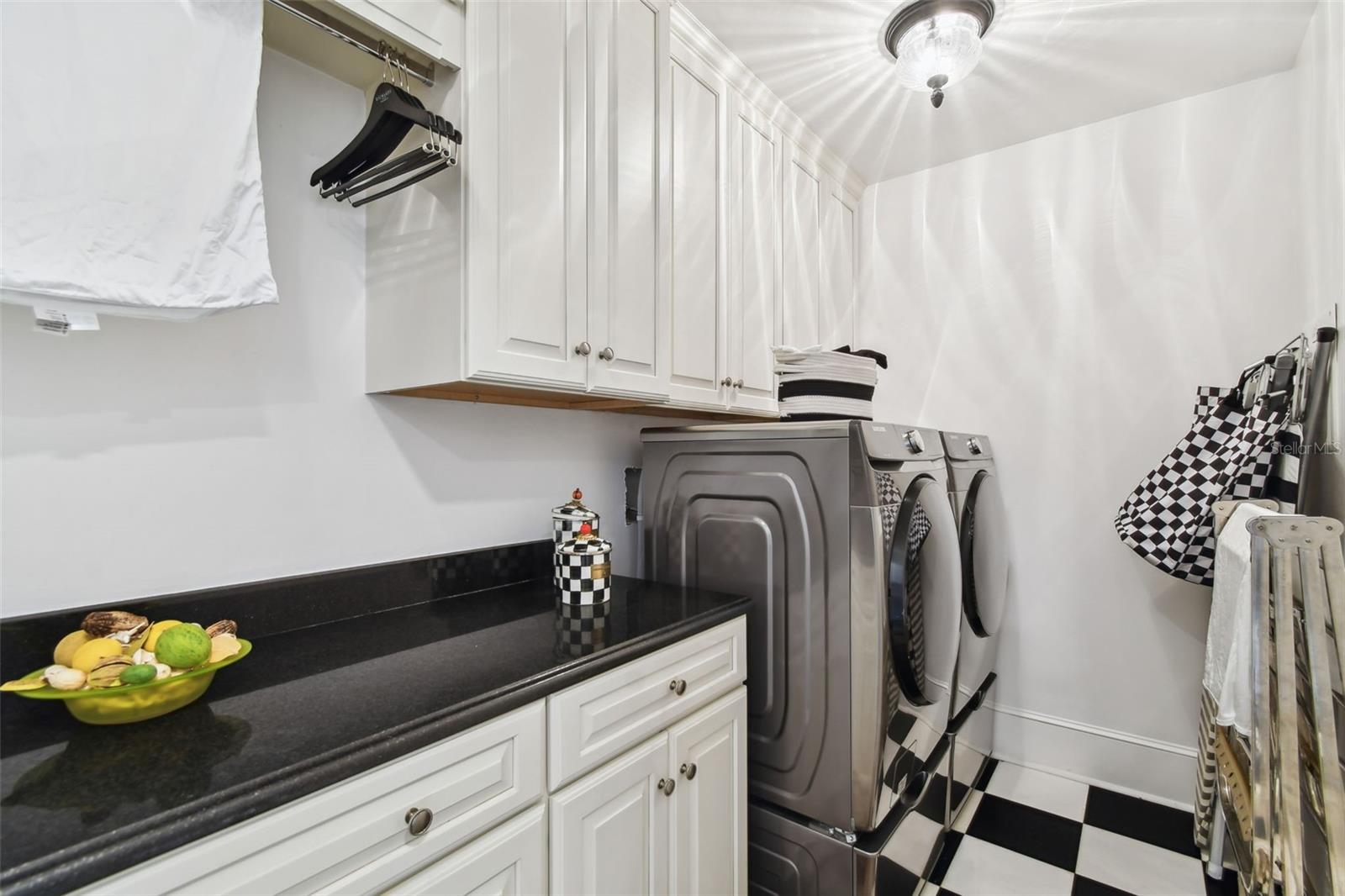 THE PLAZA HARBOUR ISLAND A CON - Residential