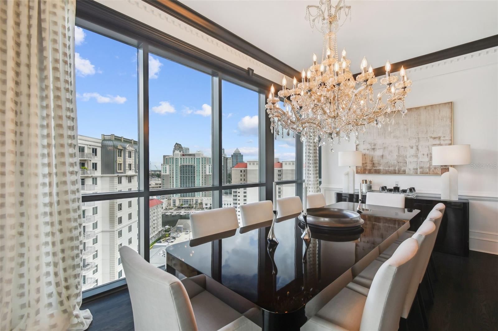 THE PLAZA HARBOUR ISLAND A CON - Residential