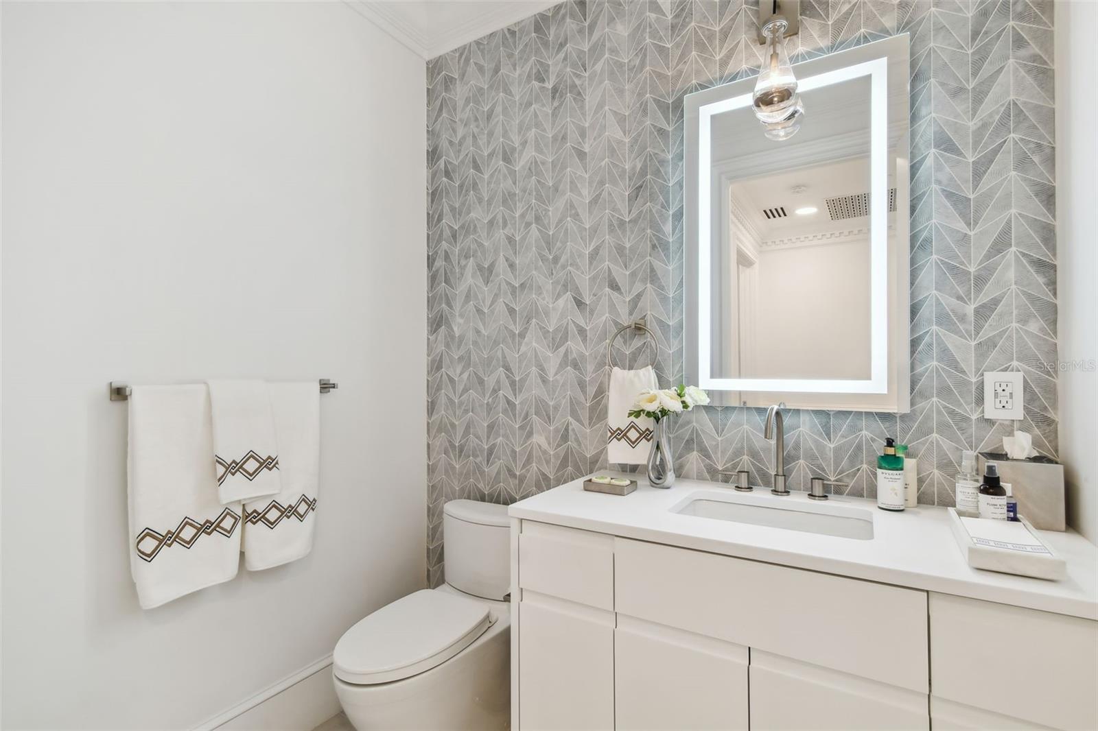 THE PLAZA HARBOUR ISLAND A CON - Residential