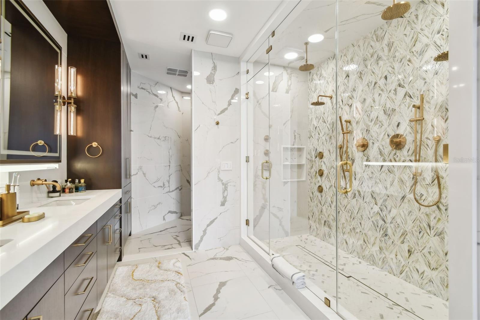 THE PLAZA HARBOUR ISLAND A CON - Residential