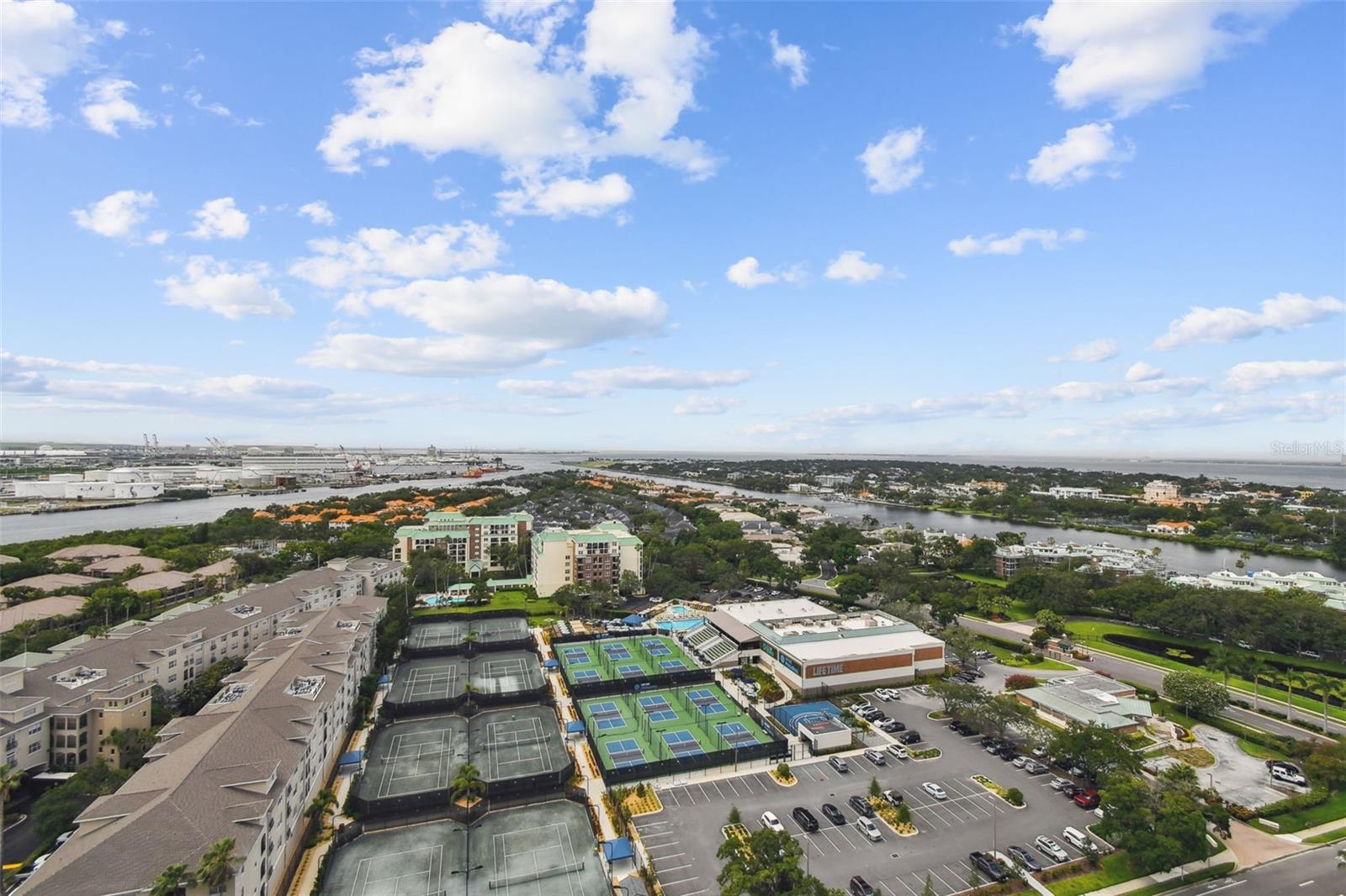 THE PLAZA HARBOUR ISLAND A CON - Residential