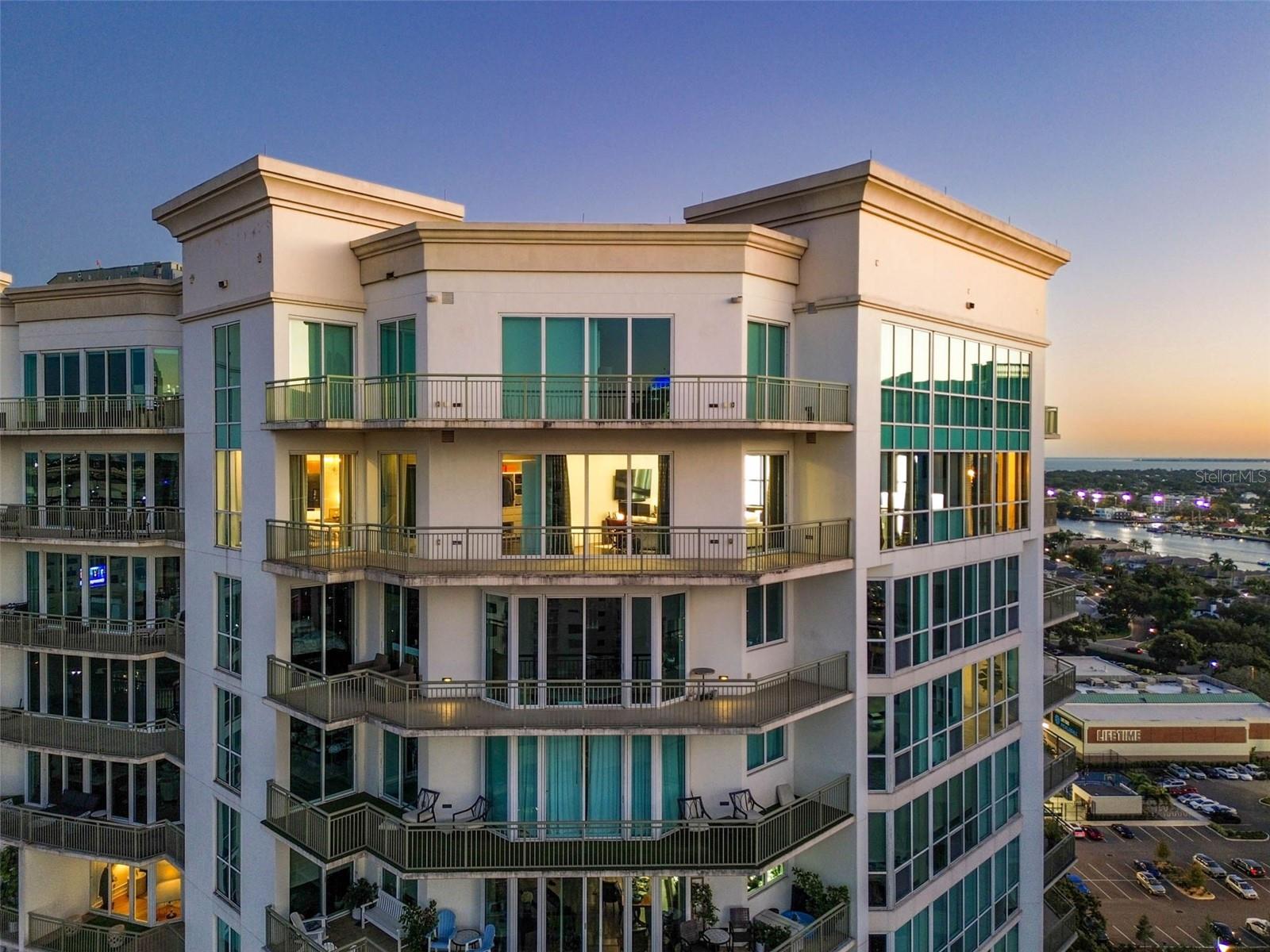 THE PLAZA HARBOUR ISLAND A CON - Residential