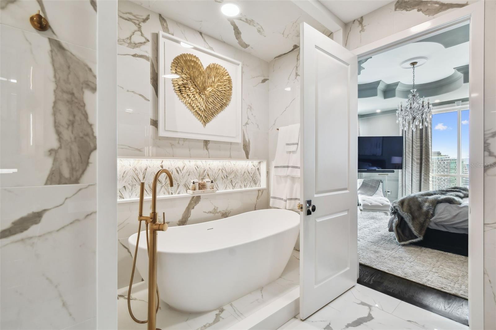 THE PLAZA HARBOUR ISLAND A CON - Residential