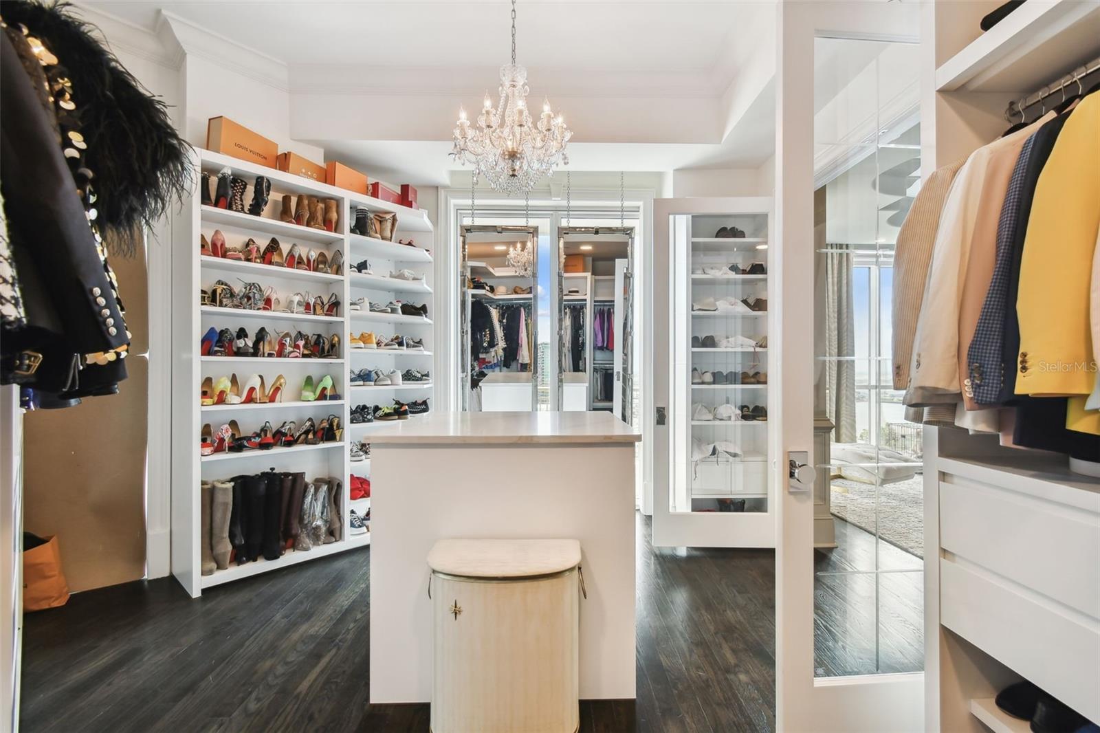 THE PLAZA HARBOUR ISLAND A CON - Residential