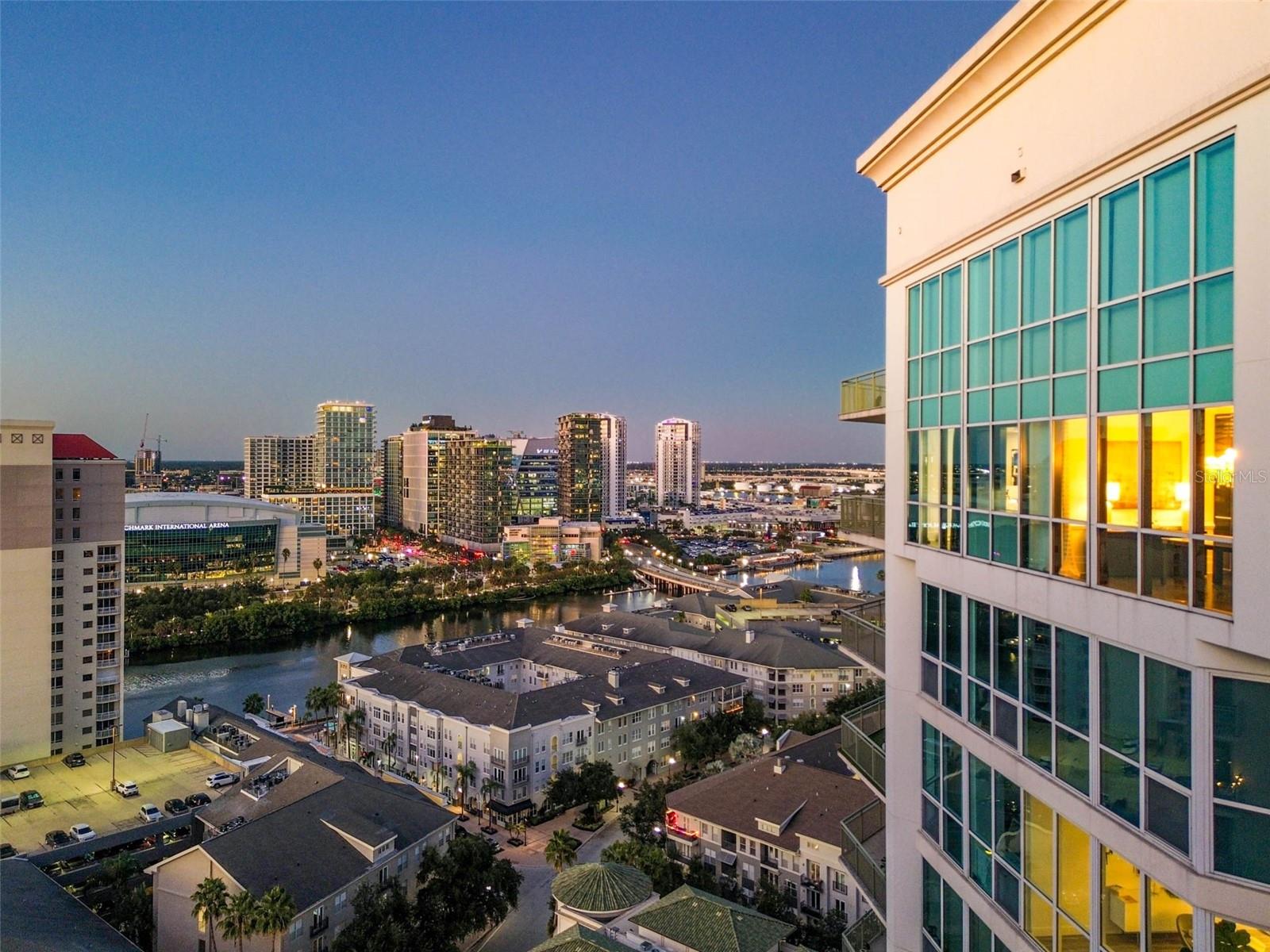 THE PLAZA HARBOUR ISLAND A CON - Residential