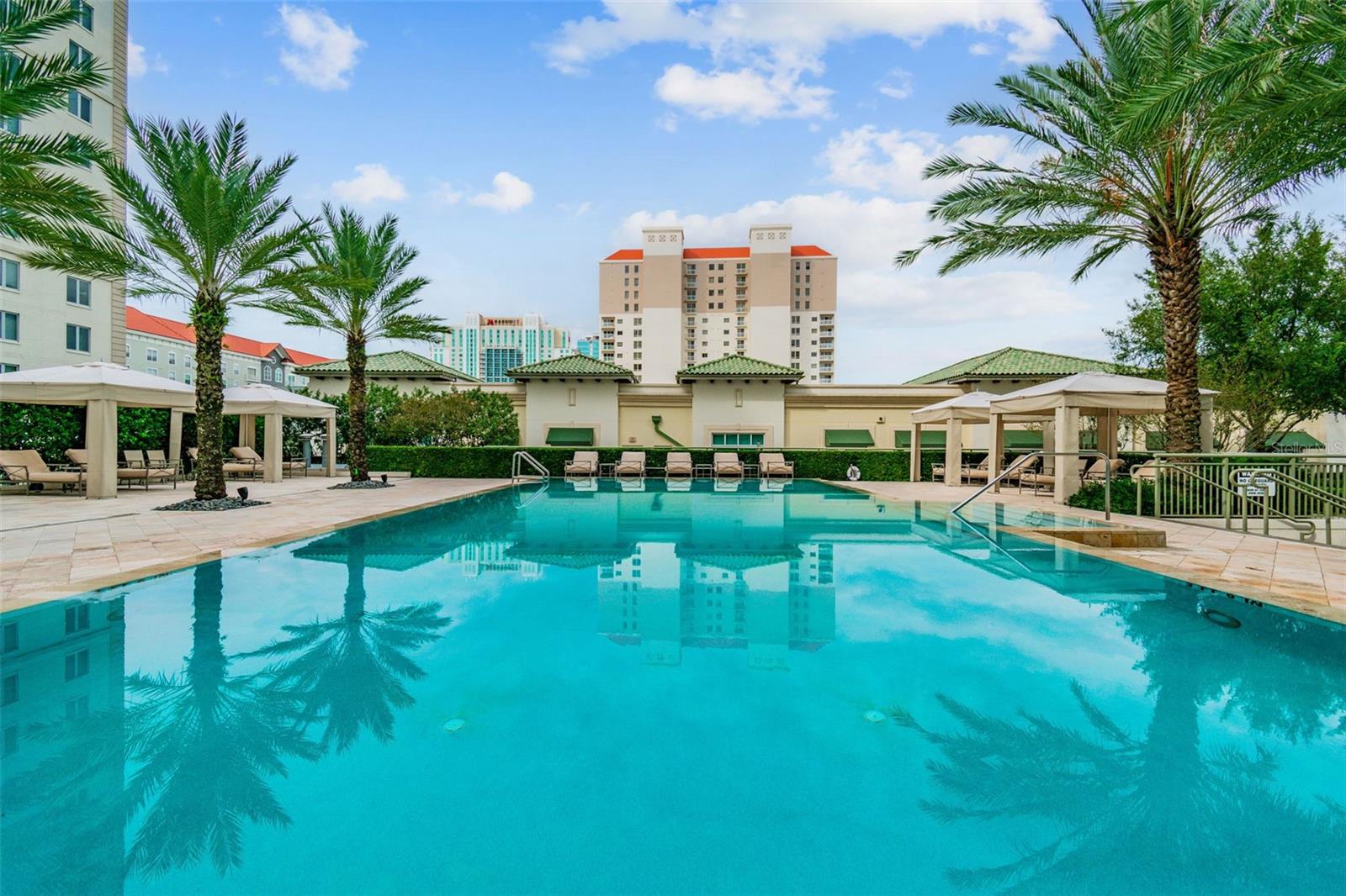 THE PLAZA HARBOUR ISLAND A CON - Residential