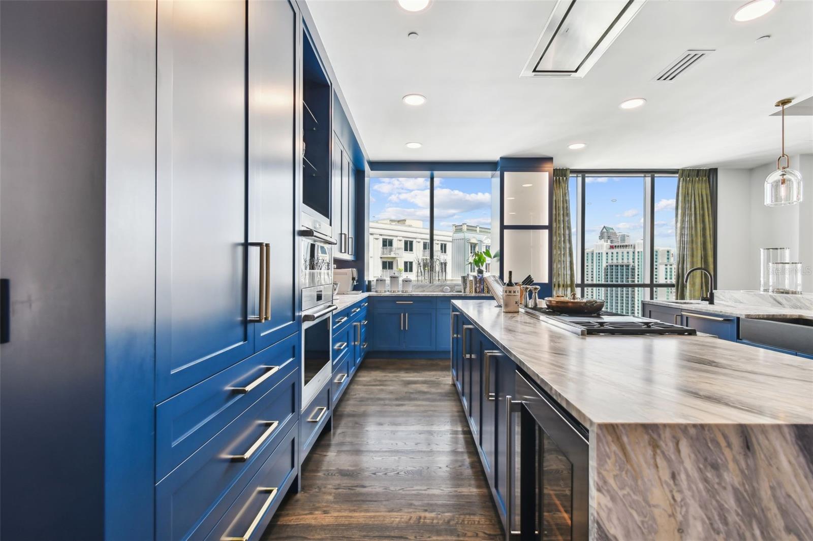 THE PLAZA HARBOUR ISLAND A CON - Residential