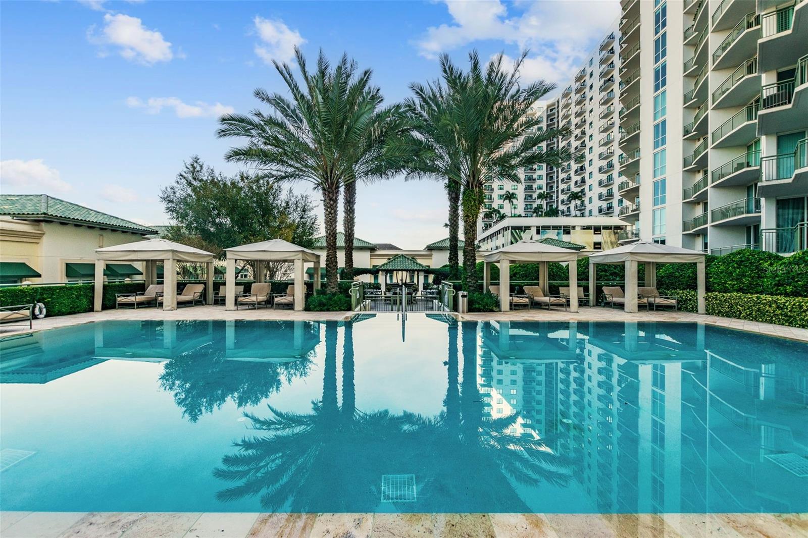 THE PLAZA HARBOUR ISLAND A CON - Residential