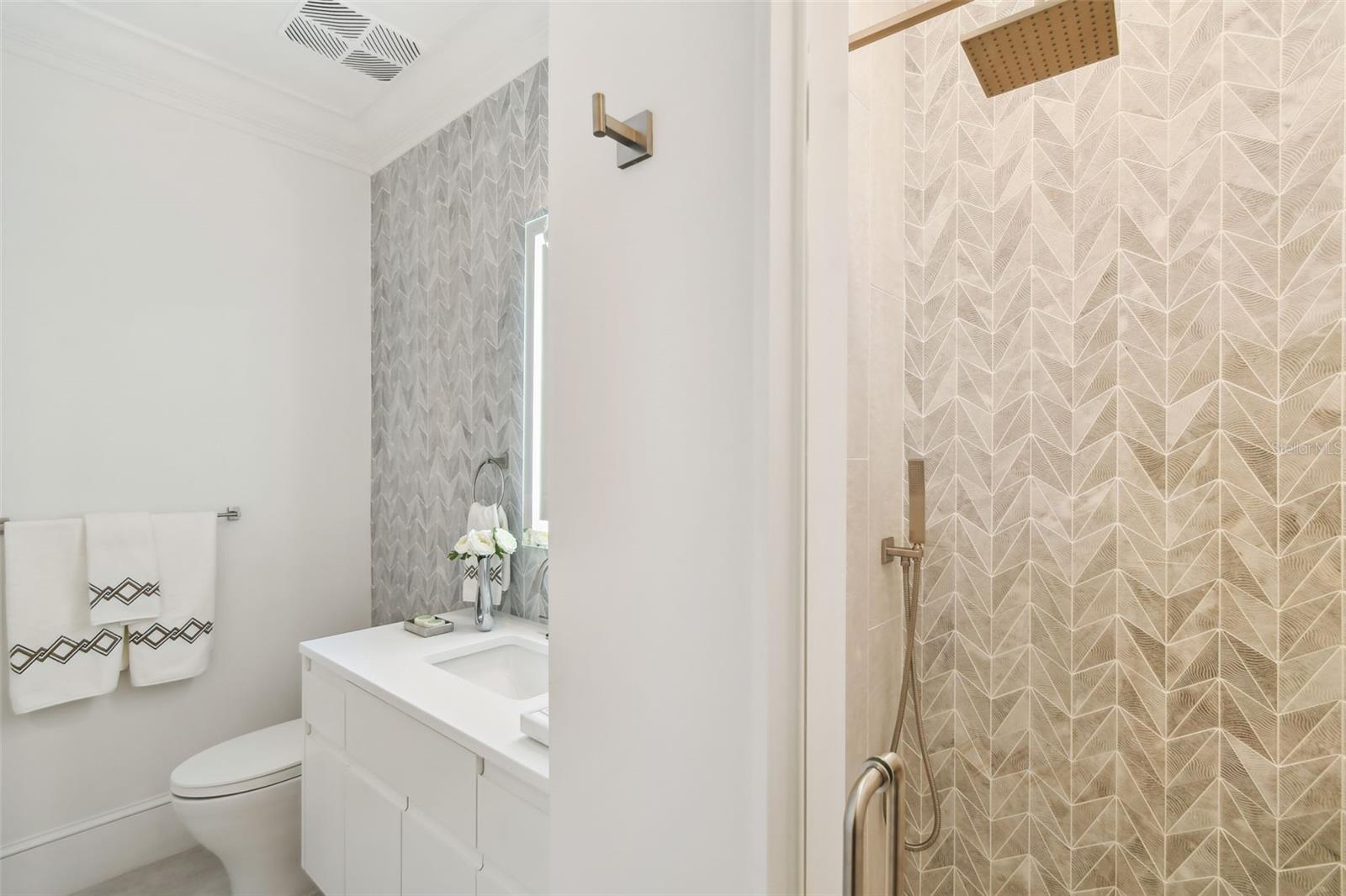 THE PLAZA HARBOUR ISLAND A CON - Residential