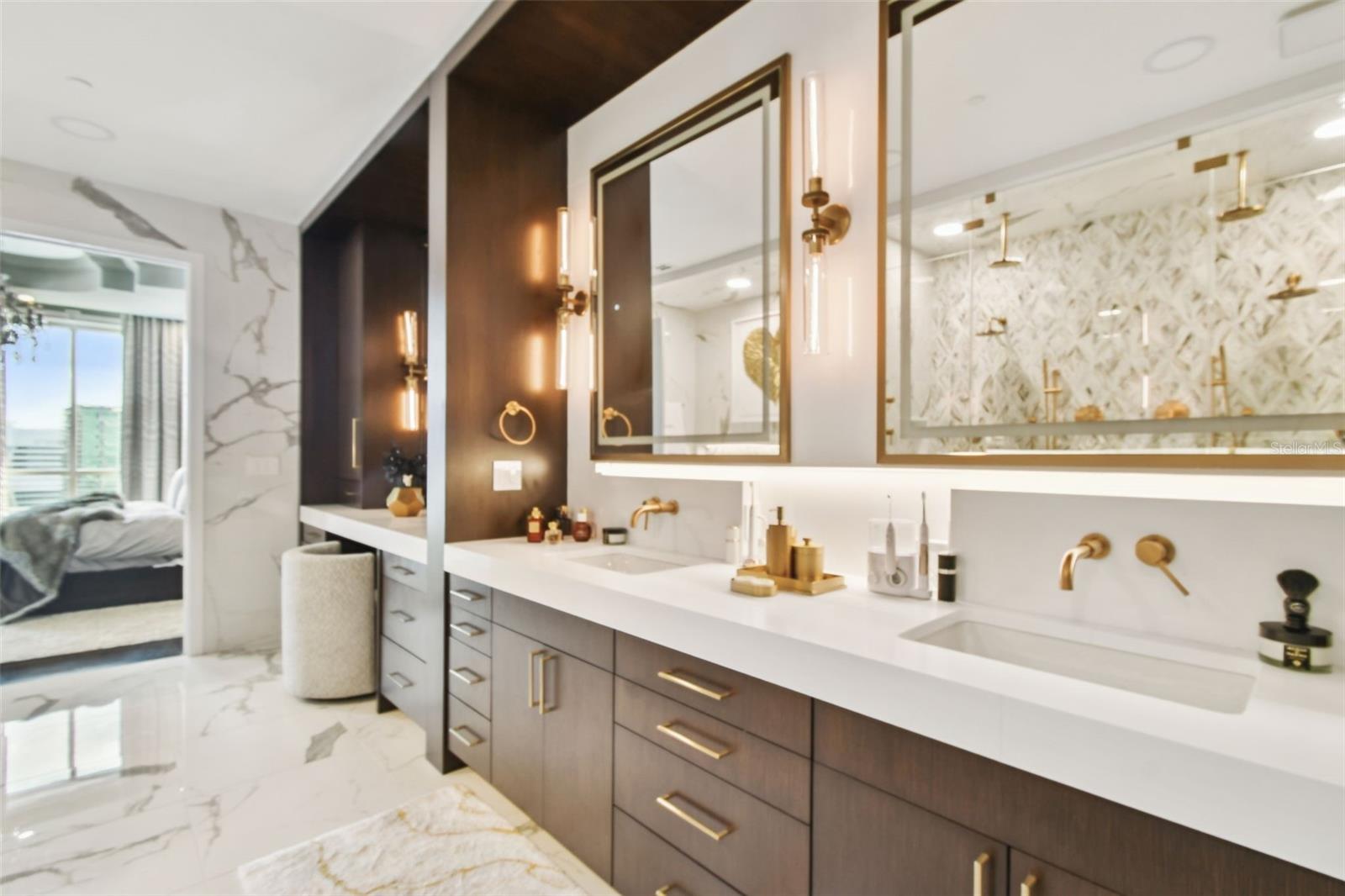 THE PLAZA HARBOUR ISLAND A CON - Residential