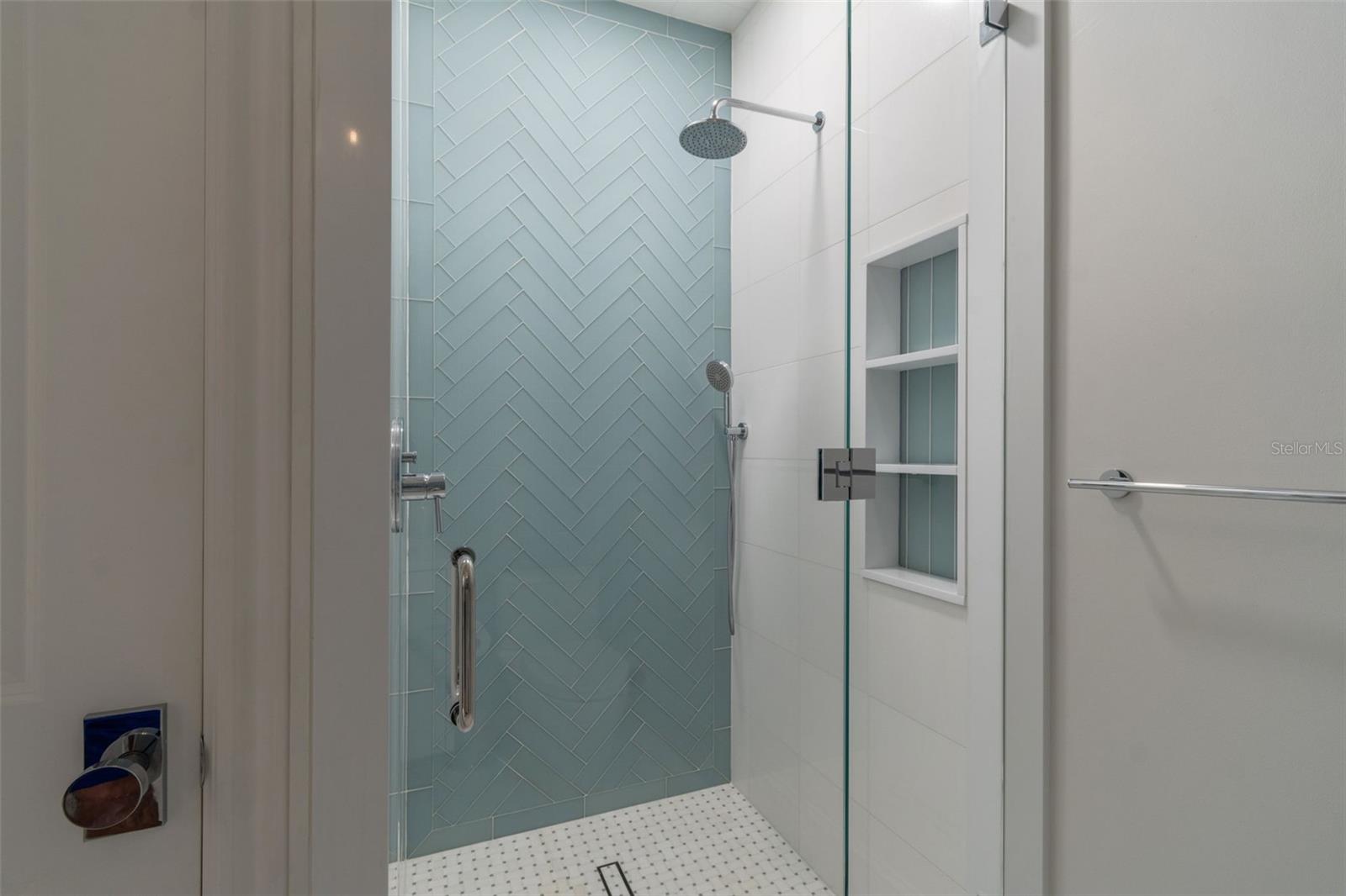 THE PLAZA HARBOUR ISLAND A CON - Residential