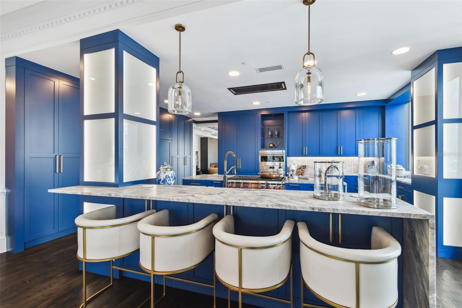 450 KNIGHTS RUN AVENUE 2004