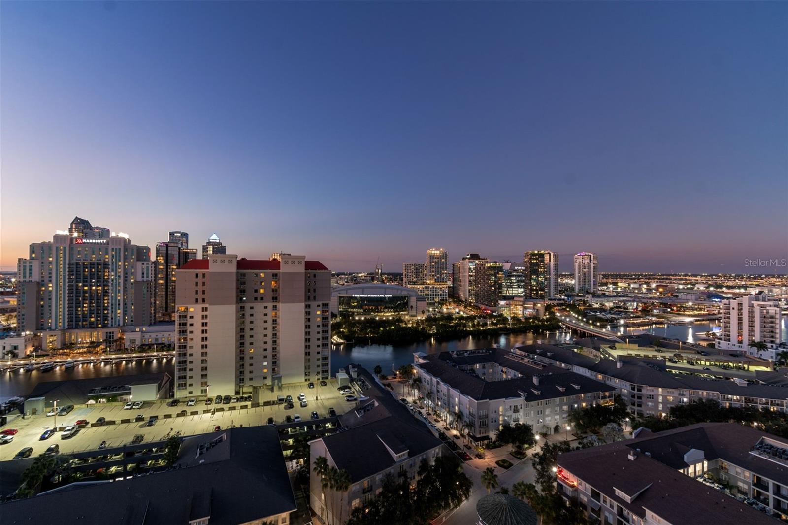 THE PLAZA HARBOUR ISLAND A CON - Residential