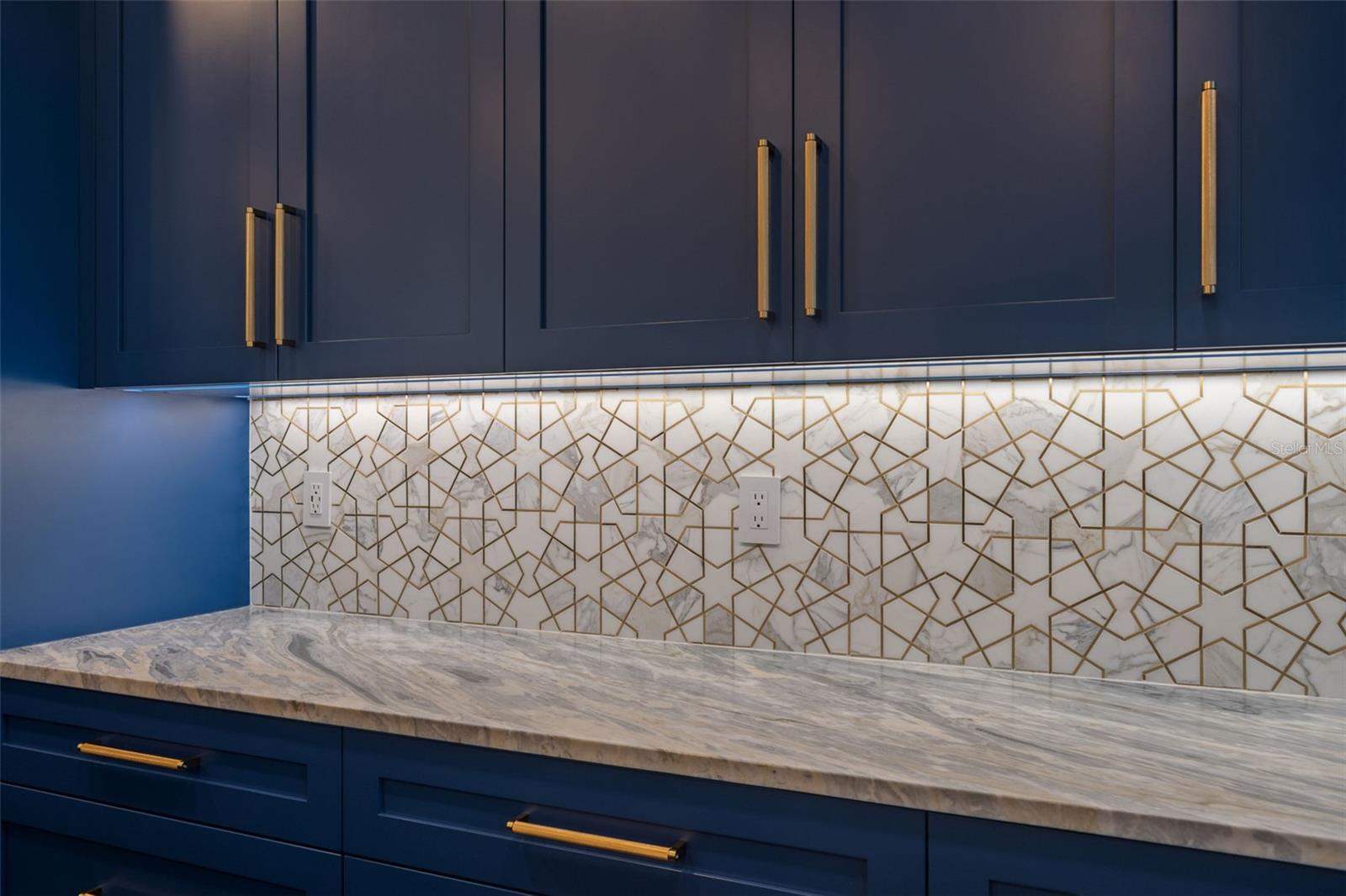 THE PLAZA HARBOUR ISLAND A CON - Residential