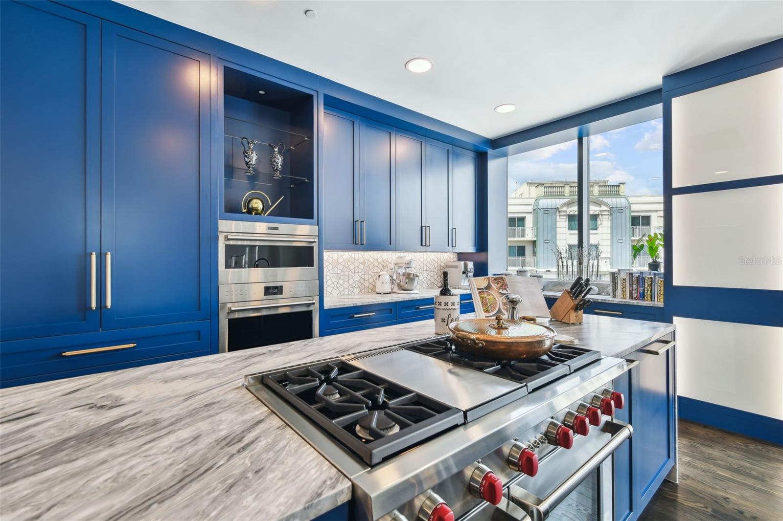 THE PLAZA HARBOUR ISLAND A CON - Residential