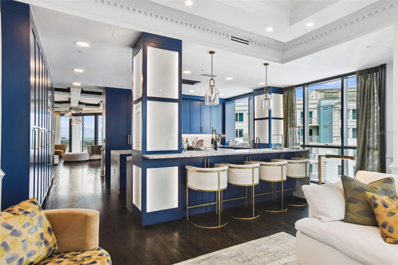 THE PLAZA HARBOUR ISLAND A CON - Residential