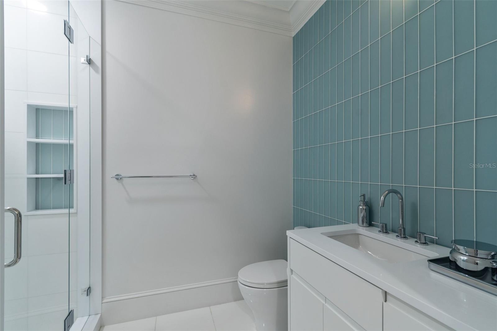 THE PLAZA HARBOUR ISLAND A CON - Residential