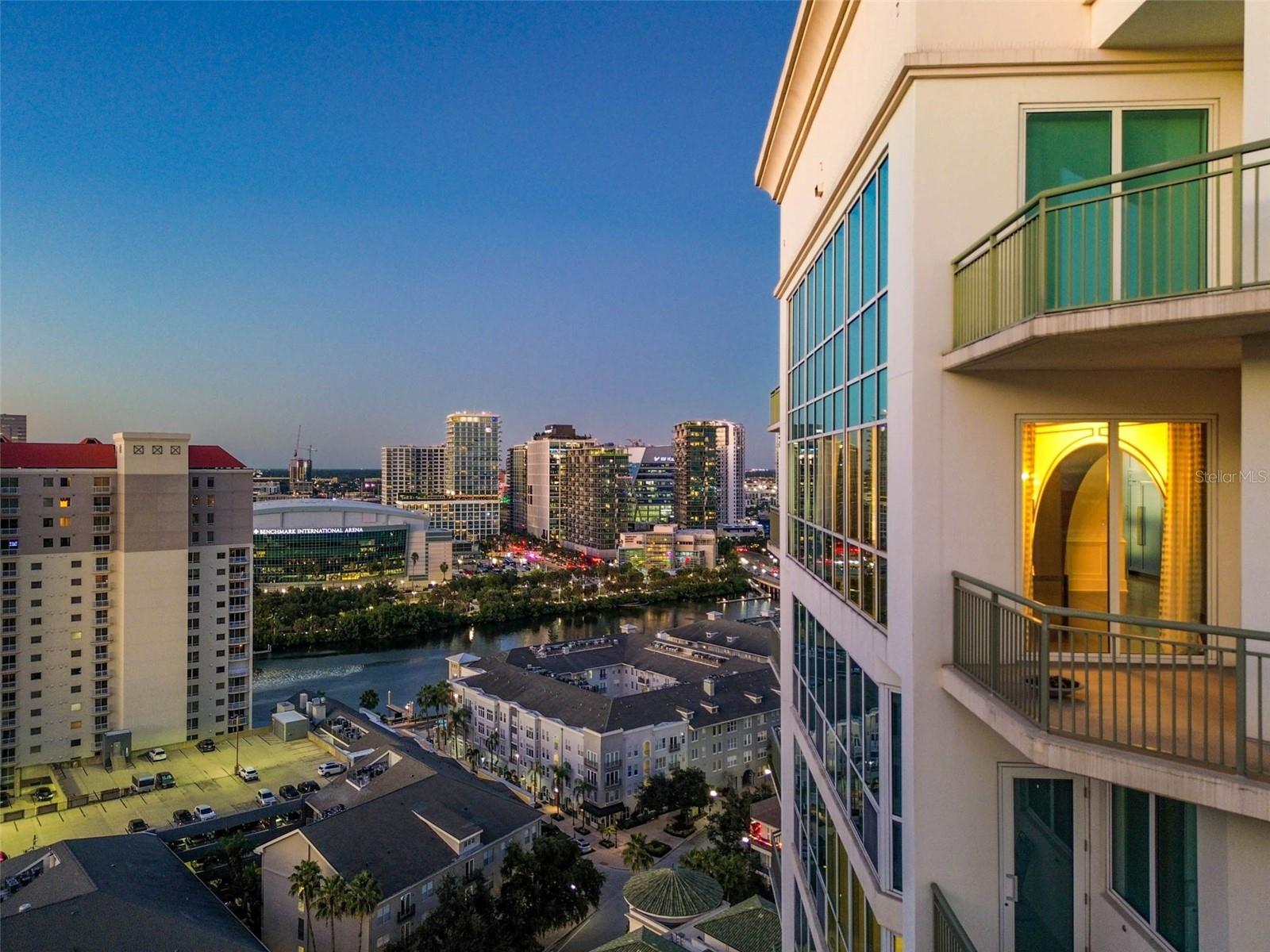 THE PLAZA HARBOUR ISLAND A CON - Residential