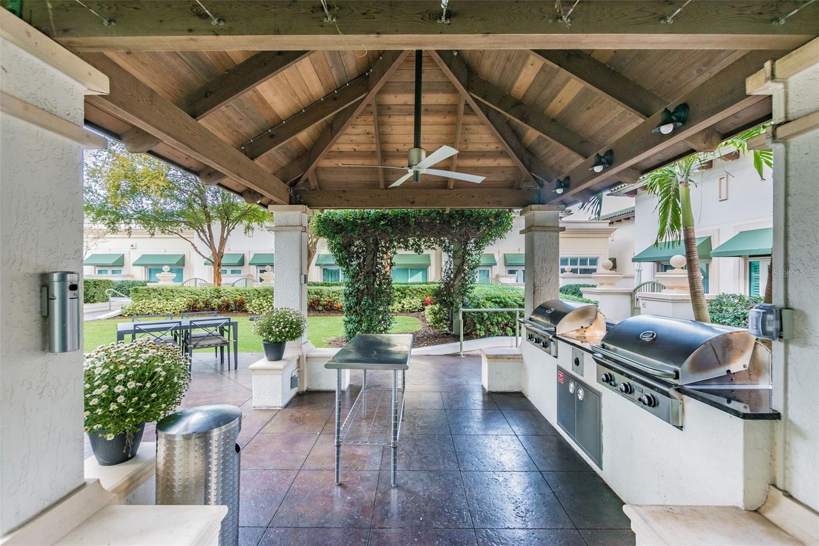 THE PLAZA HARBOUR ISLAND A CON - Residential