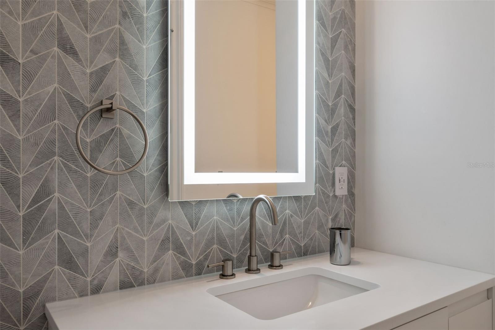 THE PLAZA HARBOUR ISLAND A CON - Residential