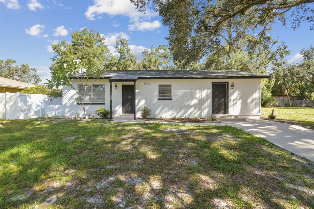 Photo of 1507 W Hollywood Street, Tampa, FL 33604 (MLS # TB8432779)