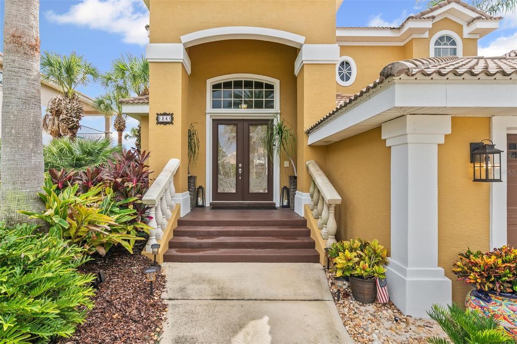 Photo of 24 Kingfisher Ln, Palm Coast, FL 32137 (MLS # FC312197)