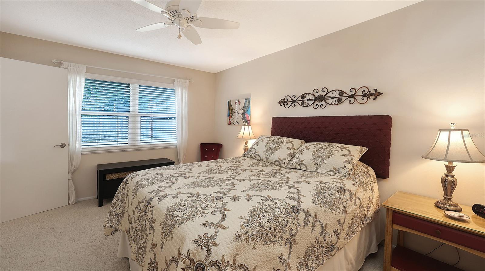 GLEN OAKS COUNTRY CLUB ESTATES - Residential