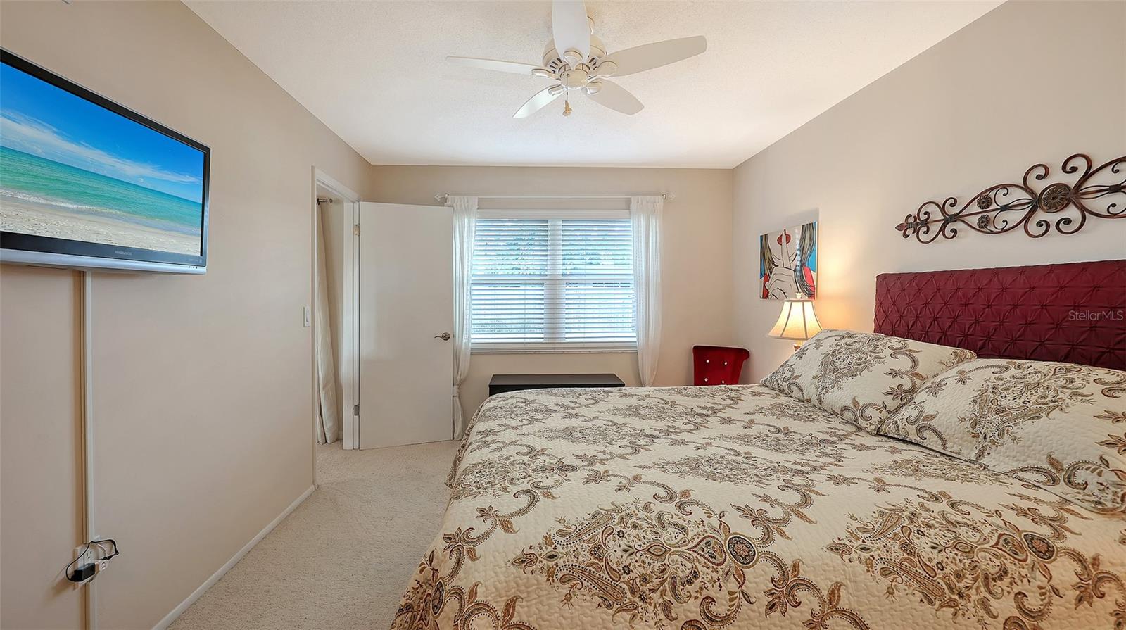 GLEN OAKS COUNTRY CLUB ESTATES - Residential