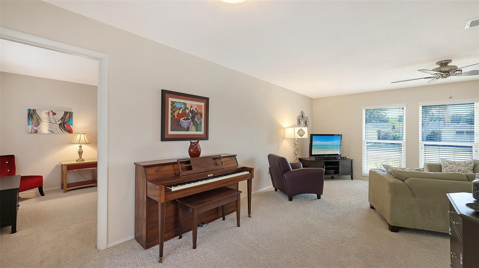 GLEN OAKS COUNTRY CLUB ESTATES - Residential