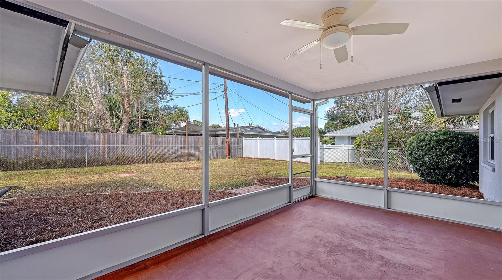 GLEN OAKS COUNTRY CLUB ESTATES - Residential